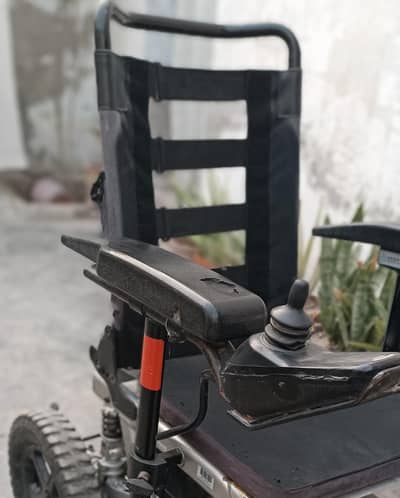 zabardast chair bohat acha chlti ha