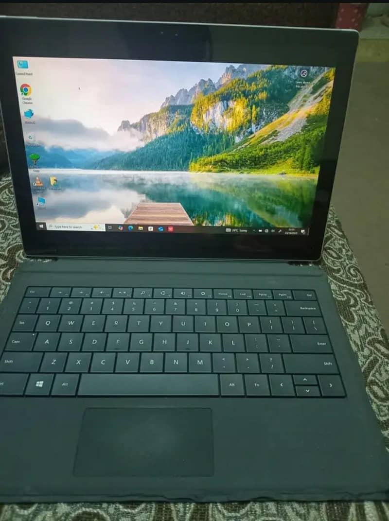 URGENT SELL:Microsoft surface pro 4 with Logitech wireless combo set. 8