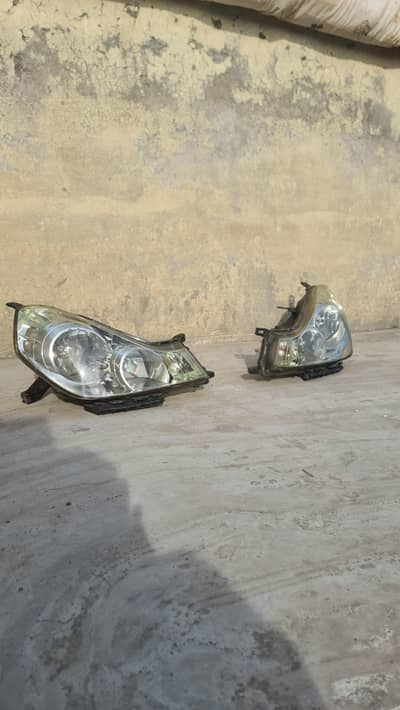 NISSAN WINGROAD HEADLIGHTS