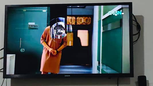 Samsung original LED TV 32 inch (broken panel)