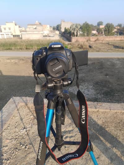 Canon 700D + 18-55 SIM