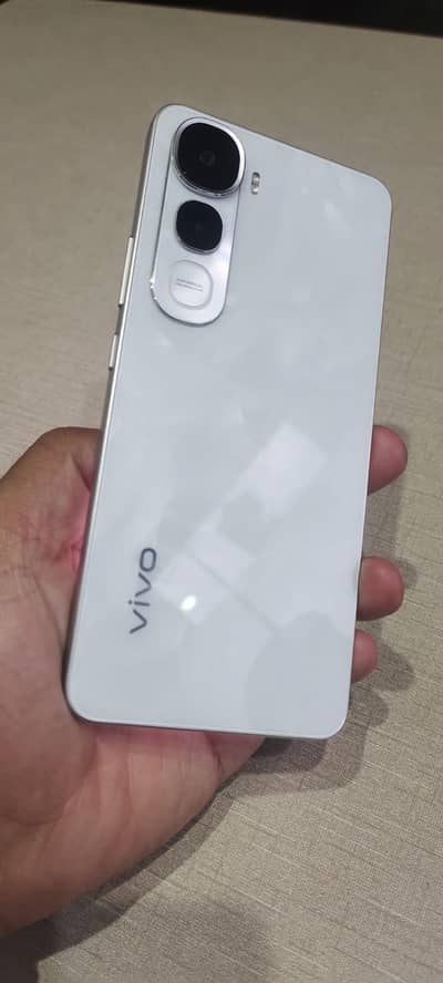 ViVo Y400