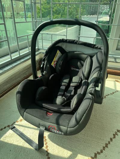 Tinnies black car seat