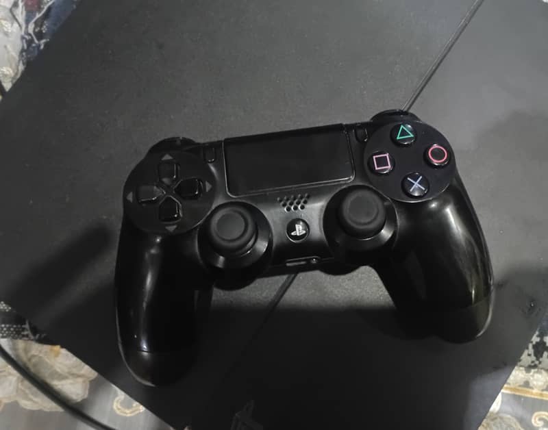 Ps4 fat 500 Gb with one original controller 0