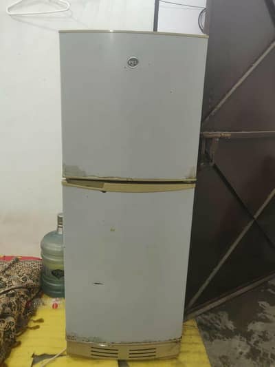 Fridge/Pel Refrigerator Medium size/100% working