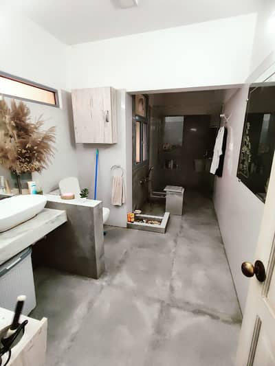 Commercial Used Bungalow Available For Rent