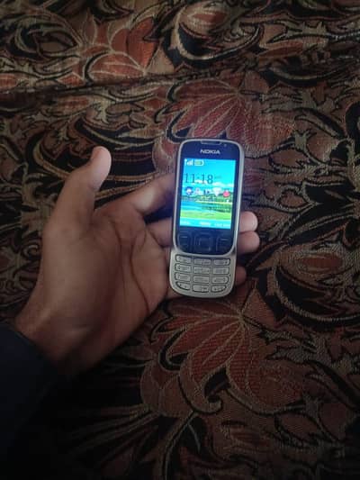 Nokia 6303i Classic.