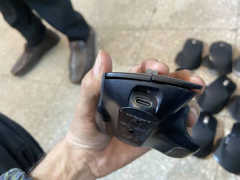 Logitech MX Master 3 Bluetooth multi device mouse 3
