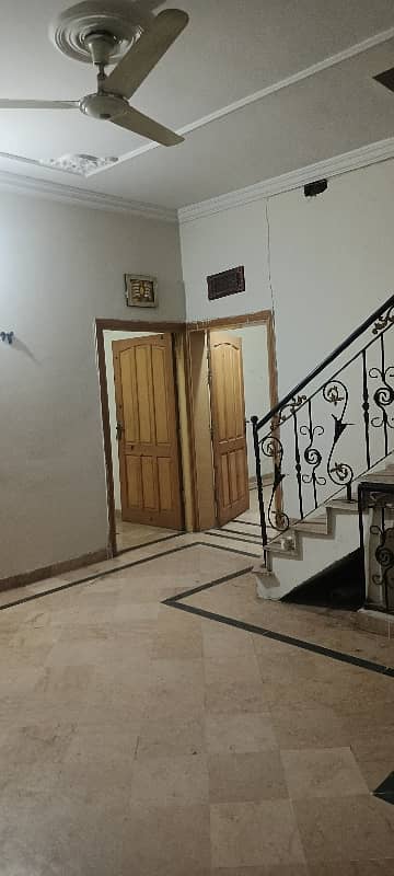 2 Bed Upper Portion Available For Rent in Gulraiz Near High Court Road