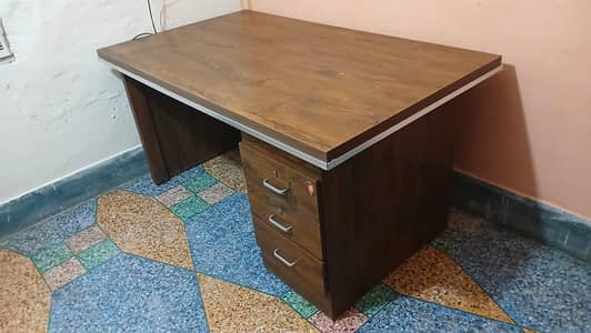 Premium Office Furniture for Sale – Excellent Condition