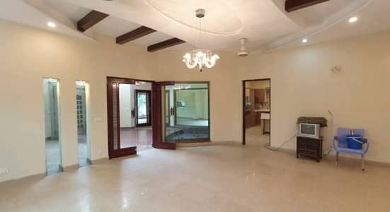 Ideal 1 Kanal House Available In Askari 10, Lahore
