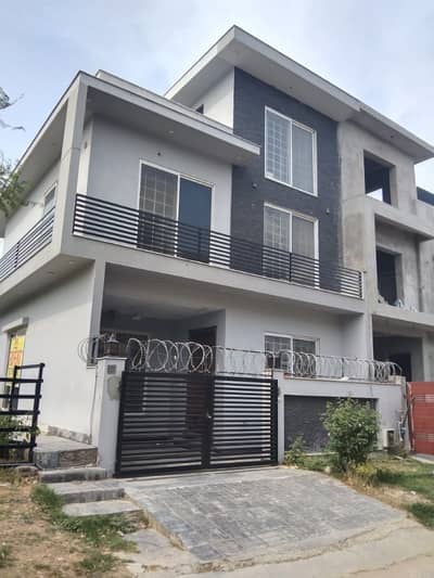 D-12 4 Marla House Up For rent