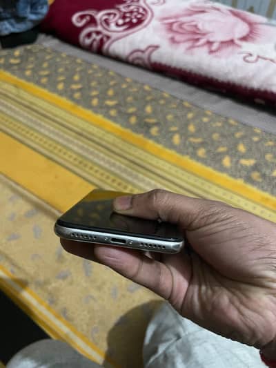 deal ma hn ya phone back. bark  hn  or palan or batry change hn candis