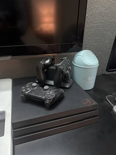 PS 4 Pro 1TB 4K edition (3 controllers and 10 games)