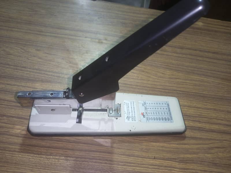 stapler machine 1