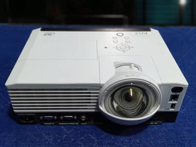 Richo HDMI projector for sell