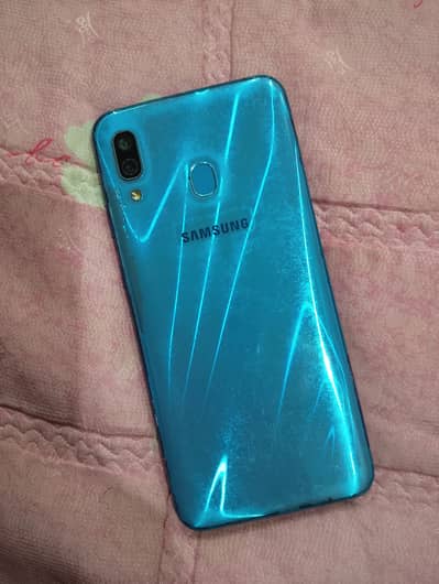 Samsung Galaxy A30 4/64 blue color PTA Approved