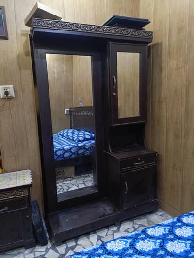 new dreasing table with long mirror,  urgent sale