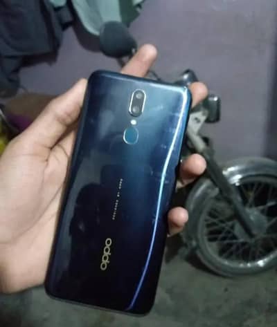 Oppo F11 6/128 Argent Sell Need Money