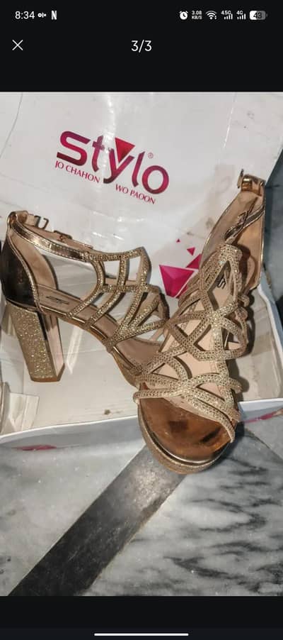 Stylo Golden Heels
