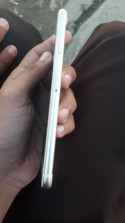 iPhone 7 128GB with box PTA