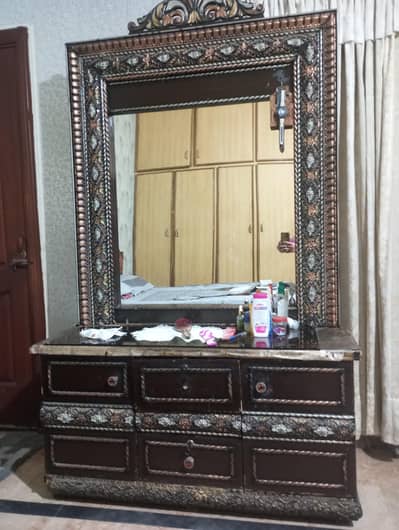Dressing table