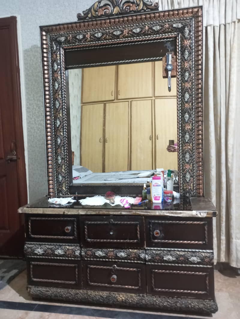 Dressing table 0