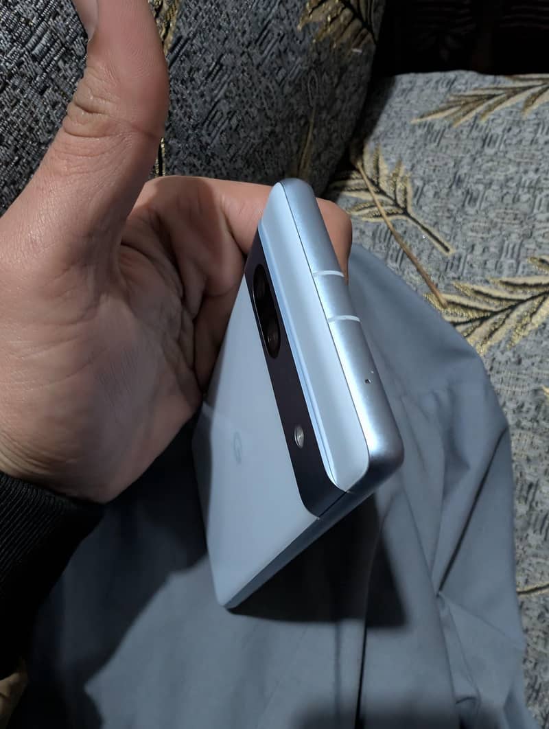 Google Pixel 7A 1