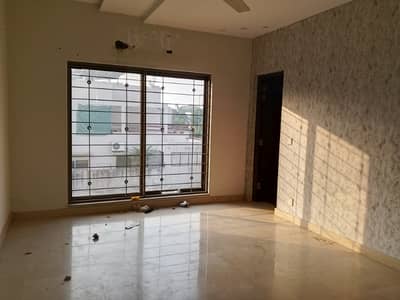 KANAL LOWER PORTION AVAILABLE FOR RENT IN DHA PHASE 1.