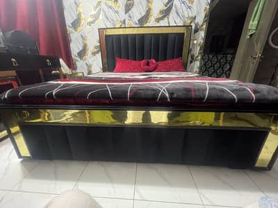 complete bed set with king size wordorbe dico paint for sale