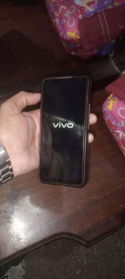 فرنٹ کیمرہ نکلتے ہوئے تھوڑا سا اڑتا ہے باقی موبائل بالکل ٹھیک ہے