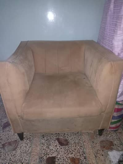 2 year used sofa set