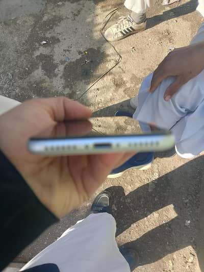 iPhone SE 2nd ganaration 4. . 64