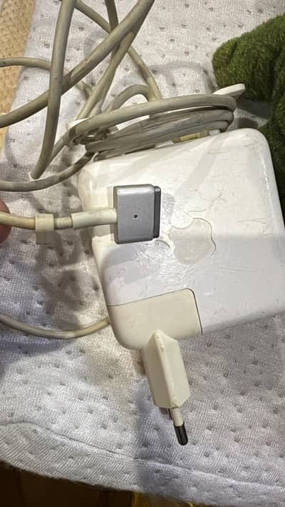 Apple Magsafe power adapter
