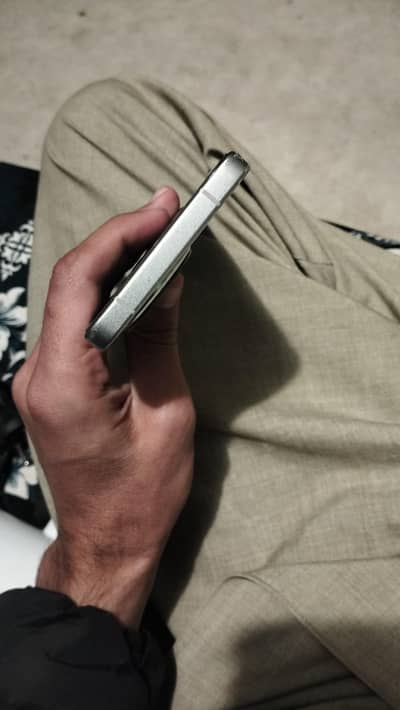 Redmi K80 / Poco F7 Pro  12-256 Snapdragon 8 Gen 3