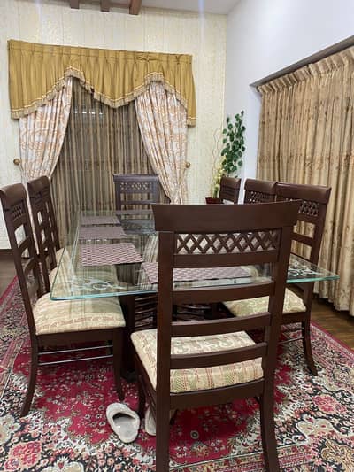 Dinning table of 8 chairs