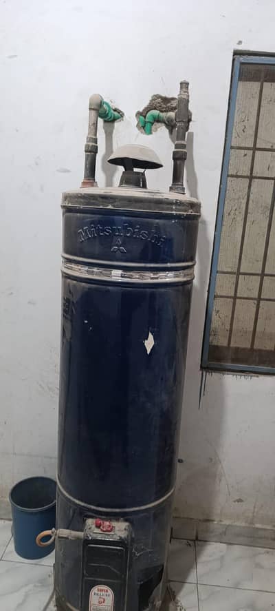 Almost new gas geyser available for salle