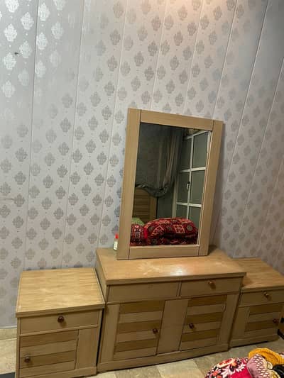 DRESSING TABLE, MIRROR AND 2 SIDE TABLES.