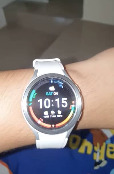 Samsung Galaxy Watch 4 Classic (Stainless Steel) – Rotating Bezel