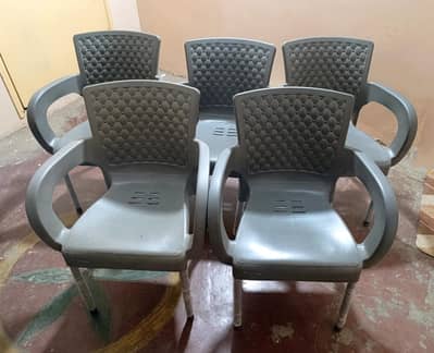 Set of 5 Plastic Chairs | Perfect condition