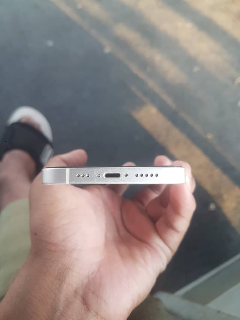 iPhone 13 0
