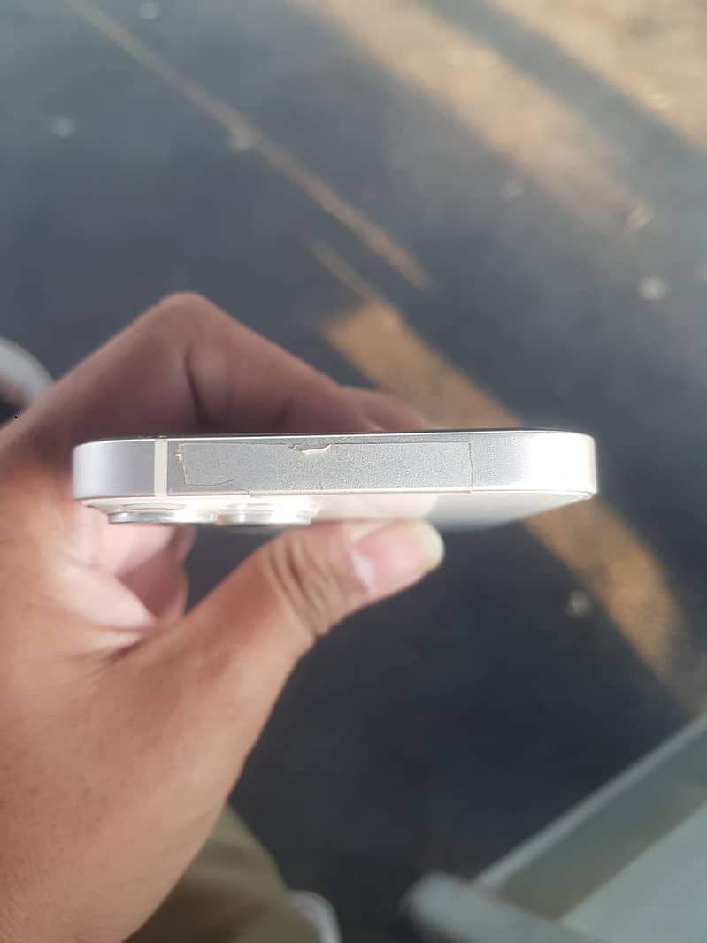 iPhone 13 3