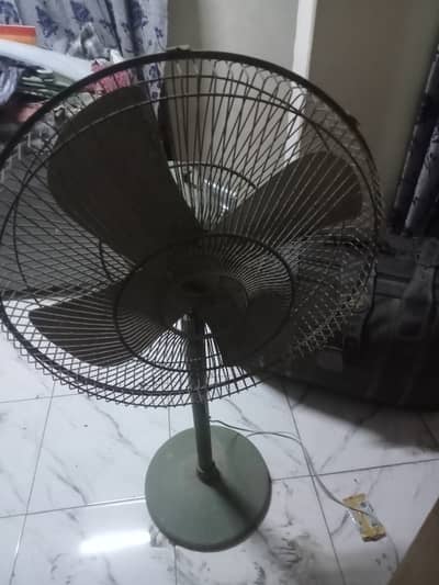 Pedistal Fan Heavy ha running Condition ma ha neat and clean  ha