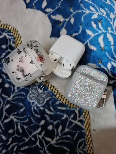 apple 2 generation airpod with cover