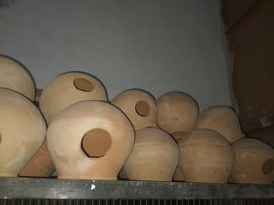 birds k bartan dastyab ha bilkul new ha used ni ha