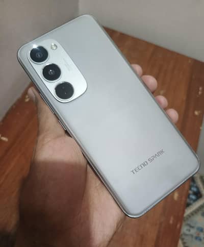 Tecno spark 40 pro plus