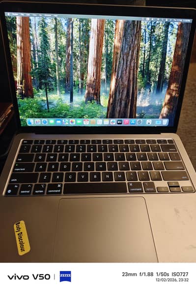 M1 2020 8 gb 256 gb 631 count 81 percent health