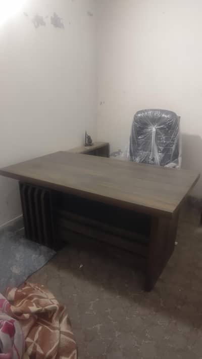 Table Chair Big Table 10/10 condition