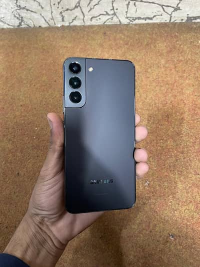 Samsung S22 Plus non pta 8 ram 128 GB. .  . . . . . . . . . .