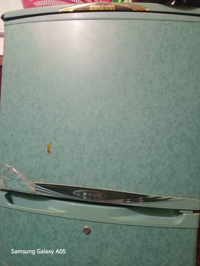 Waves Refrigerator / medium size | Good Condition